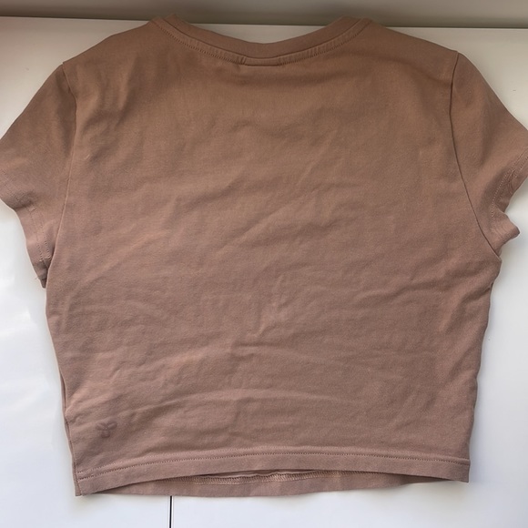 TNA Aritzia Chill Oritz T Shirt - Picture 2 of 4